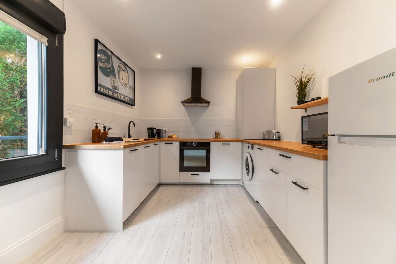 Réfrigérateur, four, plaque de cuisson, lave-vaisselle