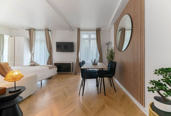 Iron/ironing board, travel cot, WiFi, bed sheets