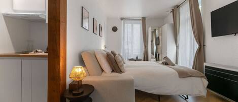 Iron/ironing board, travel crib, WiFi, bed sheets