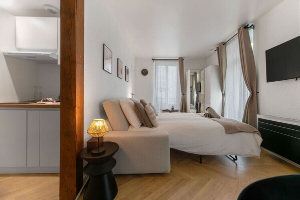 Soundproofing, iron/ironing board, travel crib, WiFi