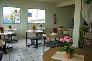 Desayuno buffet diario (BRL 15 por persona)