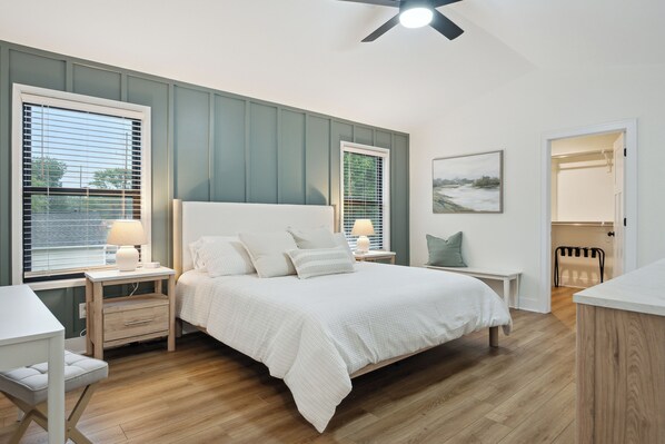 4 bedrooms, iron/ironing board, Internet, bed sheets