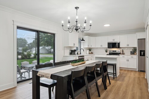 3mins DT Game Room Fire Pit+BBQ - 9404 Brookline