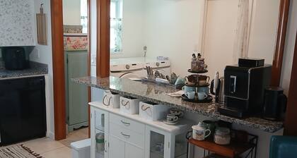 Welcome to the Beachcomber, Charming Master bedroom in pleasant Englewood, Fl