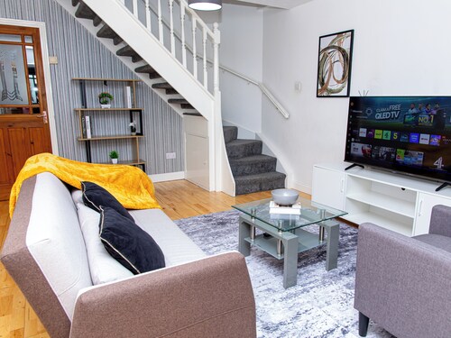 Cosy Manchester Apartment – Walk to Ethiad Stadium & Co-op Live