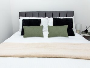 2 chambres, fer et planche à repasser, Wi-Fi, draps fournis
