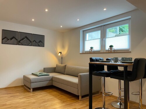 1,5 Zimmer, Top ausgestattet, 4 Pers, Souterrain, Parkplatz, Self Check-In