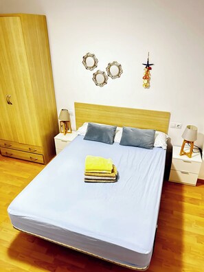 2 quartos, ferros/tábuas de passar roupa, Wi-Fi de cortesia