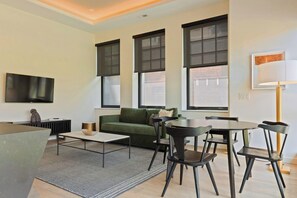 Apartment, 1 Queen Bed with Sofa bed, Mobility Accessible | Living area - Sosuite at The Onyx - Museum District (Philadelphia)
