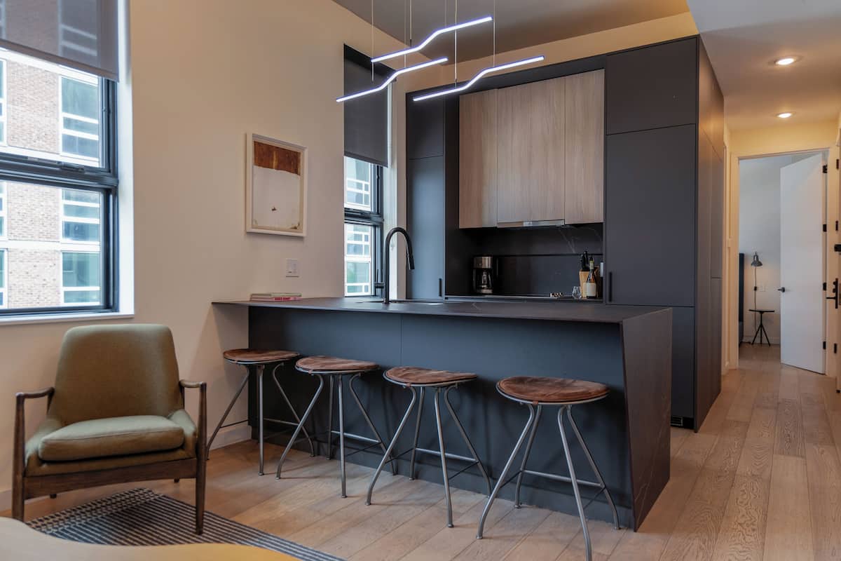 Premium-Apartment, 1 Queen-Bett und Schlafsofa | Eigene Küche | Großer Kühlschrank, Mikrowelle, Ofen, Herdplatte