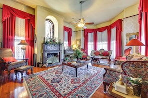 TV, fireplace - 'Grand Gables' Home: 1 Block to St Johns River! (Palatka)