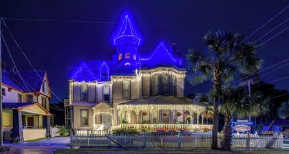 'Grand Gables' Home: 1 Block to St Johns River!