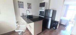 Full-sized fridge, microwave, stovetop, rice cooker - Comfortable apartment Great location (Medellín)
