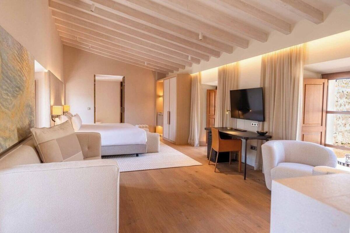 Suite, 1 King Bed (Freestanding Bath) | Egyptian cotton sheets, premium bedding, minibar, in-room safe