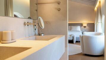 Shower, rainfall showerhead, free toiletries, hair dryer
