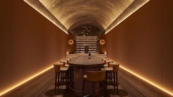 3 restaurantes, se sirven comidas, cenas y cocina fusión