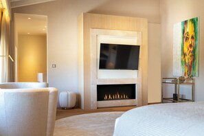 Egyptian cotton sheets, premium bedding, minibar, in-room safe - Finca Banyols, Vignette Collection by IHG (Alaro)