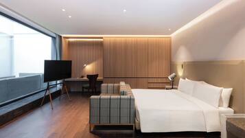 Junior Suite, 1 King Bed, Kitchen (Suzhou Creek View, Dining) | Free WiFi, bed sheets