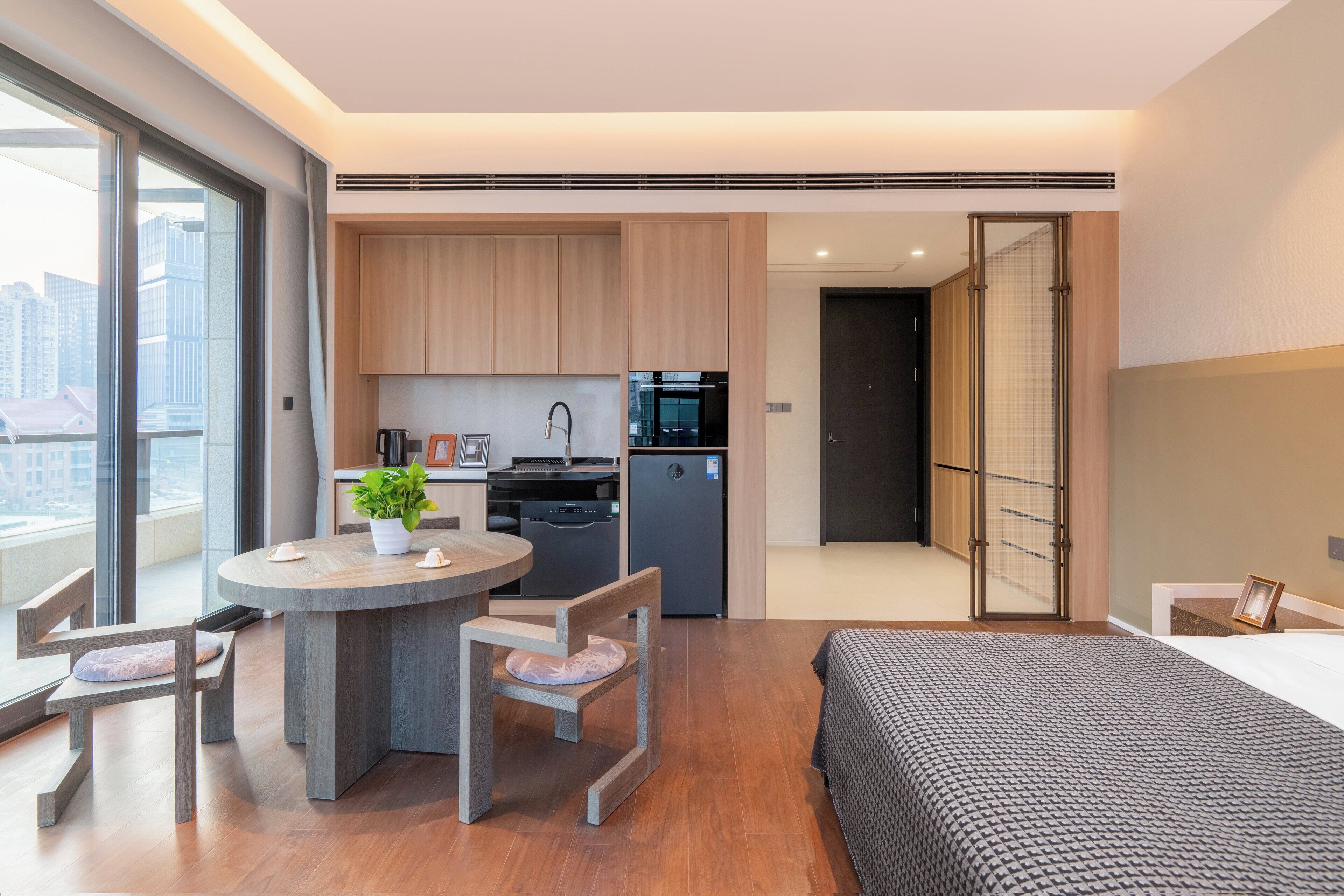 Premium Room, 1 King Bed, Balcony (Suzhou Creek Vw, Dining, Kitchen) | Free WiFi, bed sheets