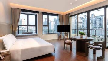 Habitación Premium, 1 cama de matrimonio grande, balcón (Suzhou Creek Vw, Dining, Kitchen) | Wifi gratis y ropa de cama