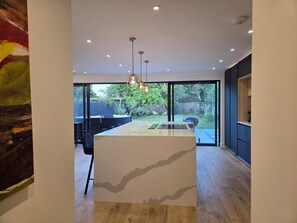 Interior - Luxury 5 Bed with Super King 4 poster nr Bicester (Gawcott)