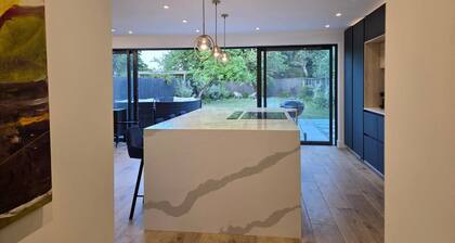 Luxury 5 Bed with Super King 4 poster nr Bicester