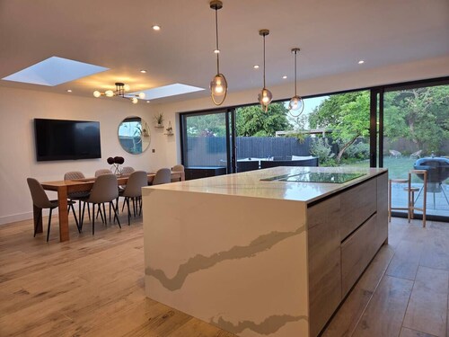 Luxury 5 Bed with Super King 4 poster nr Bicester