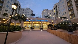 A hotel entrance with a sign reading "Wyandham Oceanside Pier". - Wyndham Oceanside Pier Resort - 3 Bedroom Ocean View Presidential Suite - Ocean (Oceanside)