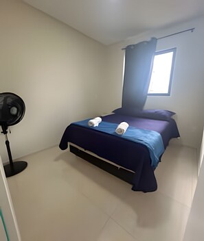 3 bedrooms, iron/ironing board, internet, bed sheets