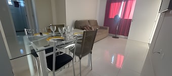 03 bedrooms (air conditioning and fan), up to 10 people, garage, behind the Unimed hospital