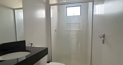 03 bedrooms (air conditioning and fan), up to 10 people, garage, behind the Unimed hospital