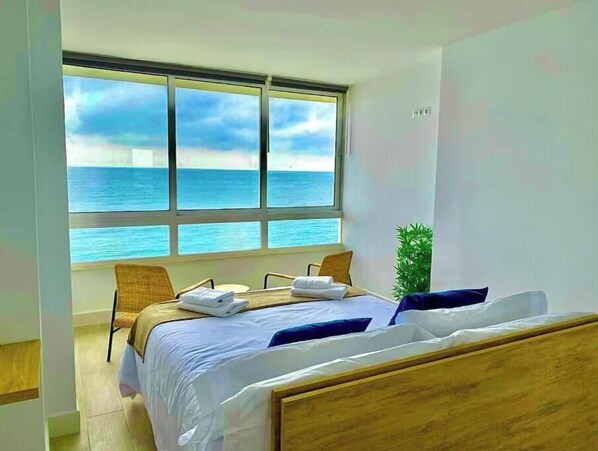 2 chambres, bureau, fer et planche à repasser, lit parapluie