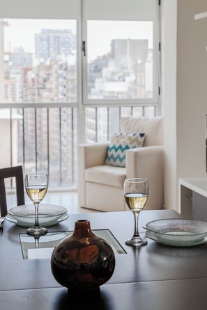 Apartment, 2 Bedrooms, City View (8A) | Dining room