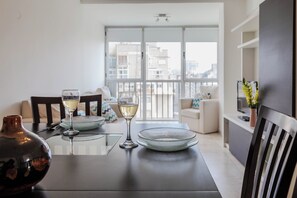 Apartment, 2 Bedrooms, City View | Dining room