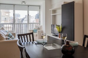 Apartment, 2 Bedrooms, City View | Dining room