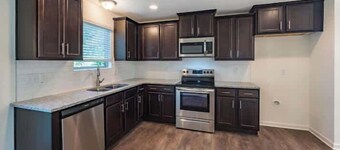 Upscale King 4BR Townhouse Mins to Cary & NC State