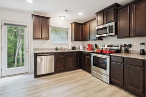 Fridge, microwave, oven, dishwasher - Upscale King 4BR Townhouse Mins to Cary & NC State (Raleigh)