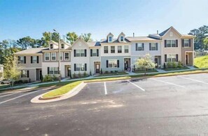 Exterior - Upscale King 4BR Townhouse Mins to Cary & NC State (Raleigh)