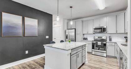 Luxe King 3BR Suite Mins to Downtown Durham!