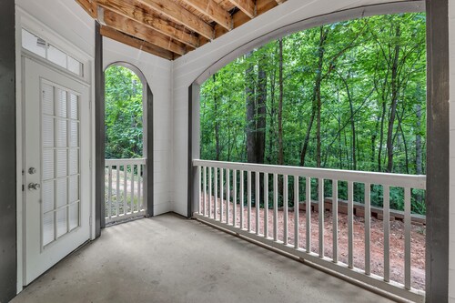 Upscale King 2BR Suite Mins to Downtown Raleigh!