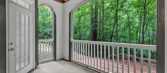 Upscale King 2BR Suite Mins to Downtown Raleigh!