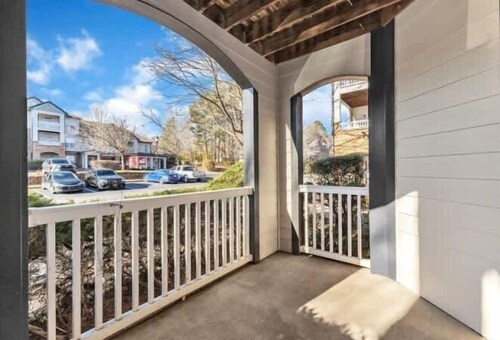 Upscale King 1BR Suite Mins to Downtown Raleigh!