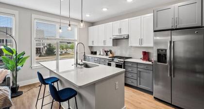 Luxe King 3BR Suite in Waverly Charlotte!