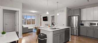 Luxe King 2BR Suite in Waverly Charlotte!