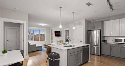 Luxe King 2BR Suite in Waverly Charlotte!