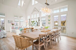 House (5 Bedrooms) | Interior