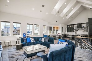 House (5 Bedrooms) | Interior