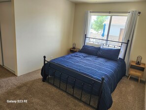 3 bedrooms, WiFi, bed sheets - Spacious 3-bedroom apartment in a quiet neighborhood with WiFi (Helper)