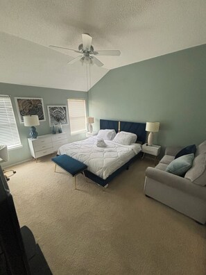 3 habitaciones, tabla de planchar con plancha, wifi y ropa de cama 