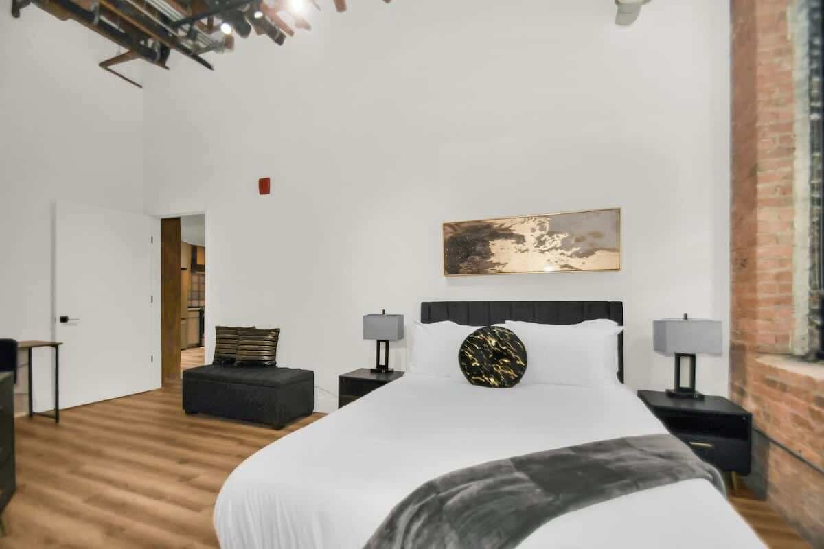 2 Schlafzimmer, Schreibtisch, Bügeleisen/Bügelbrett, Reisekinderbett